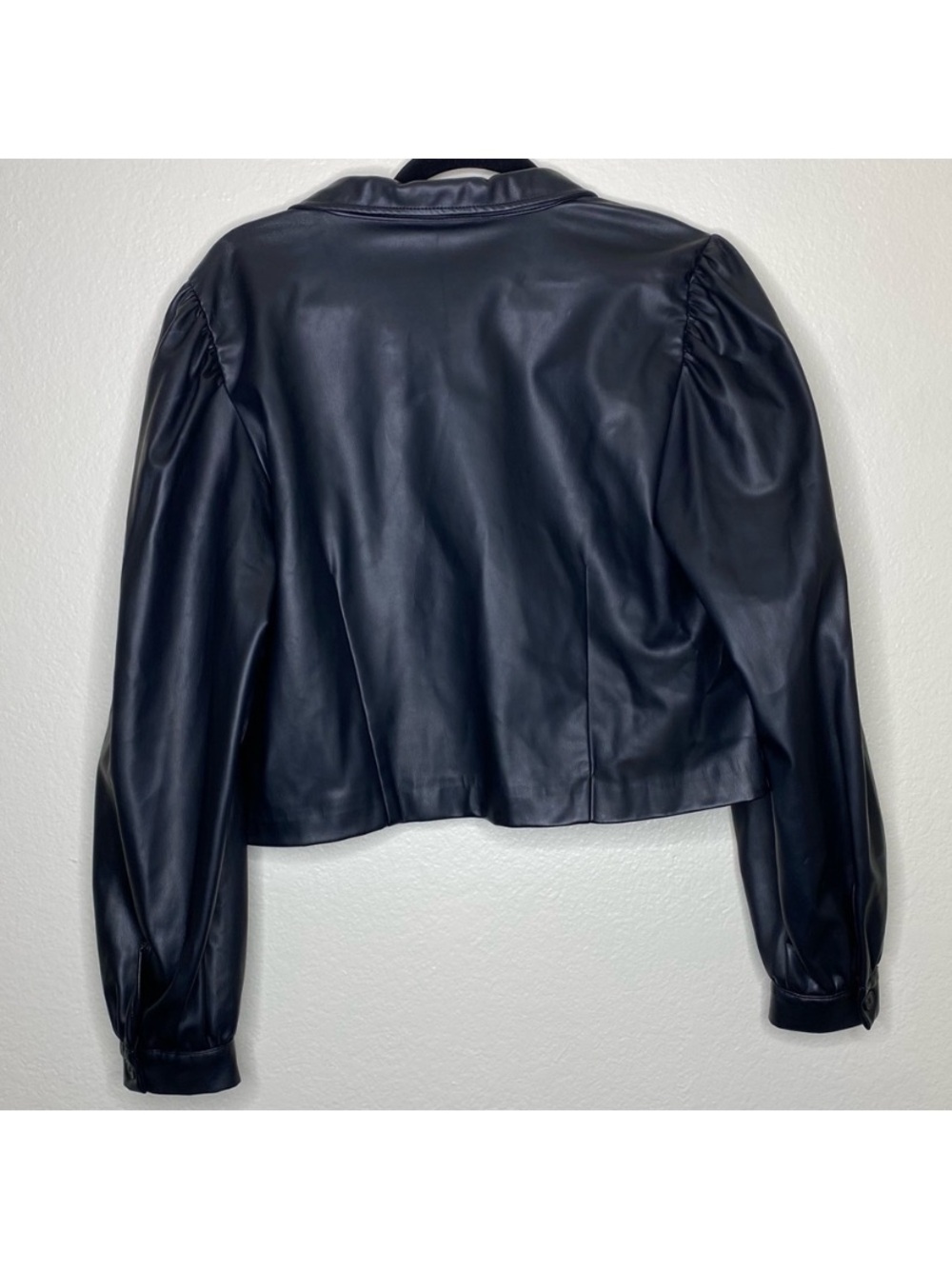 ZARA Black Faux Leather Collared Jacket
Sleek faux leather jacket by ZARA. - Picture 3 of 8